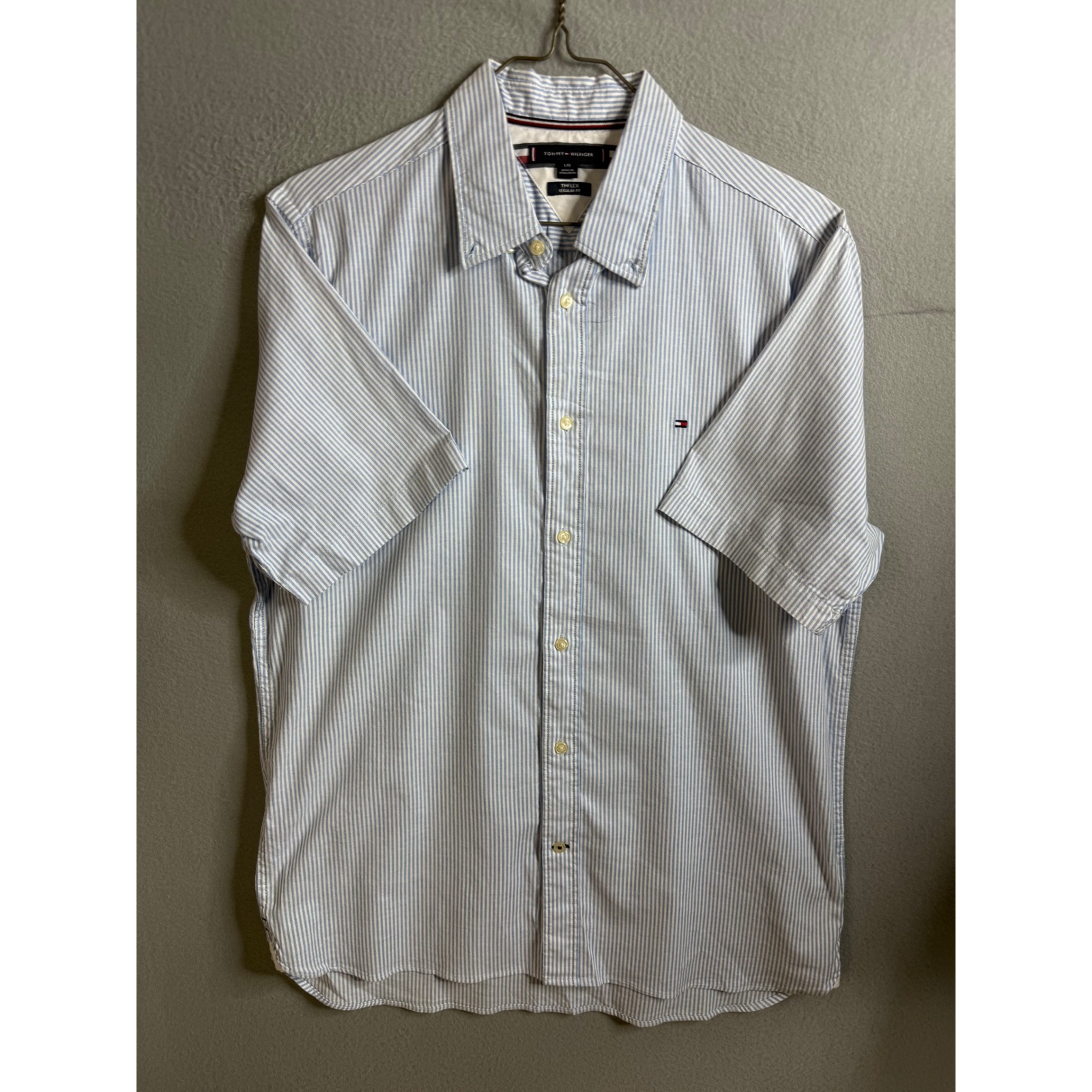 Tommy Hilfiger Button Down Men's Large Blue Striped Th Flex Short Sleeve Shirt